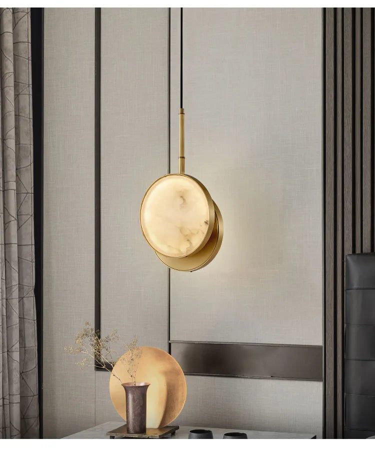Luzana - Runde Marmor-Wandleuchte mit Kupferfinish in Gold