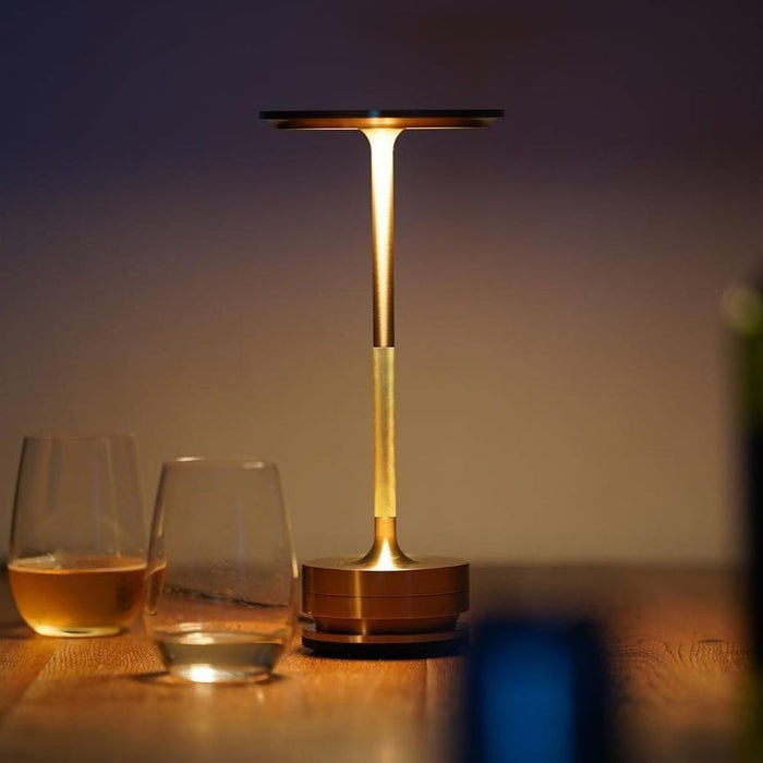 Pivo - Elegante LED-Tischleuchte aus gebürstetem Aluminium