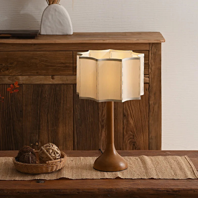 Wabi - Sabi Stehleuchte aus Holz mit Stoffschirm
