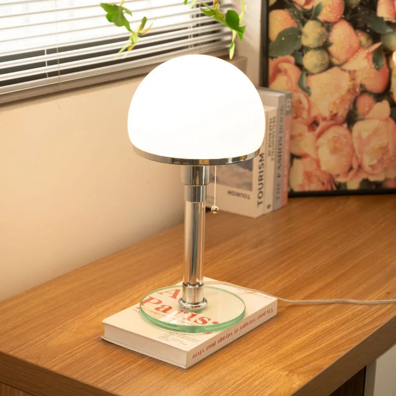 Focalia - Bauhaus Tischlampe mit Mattglaskugel