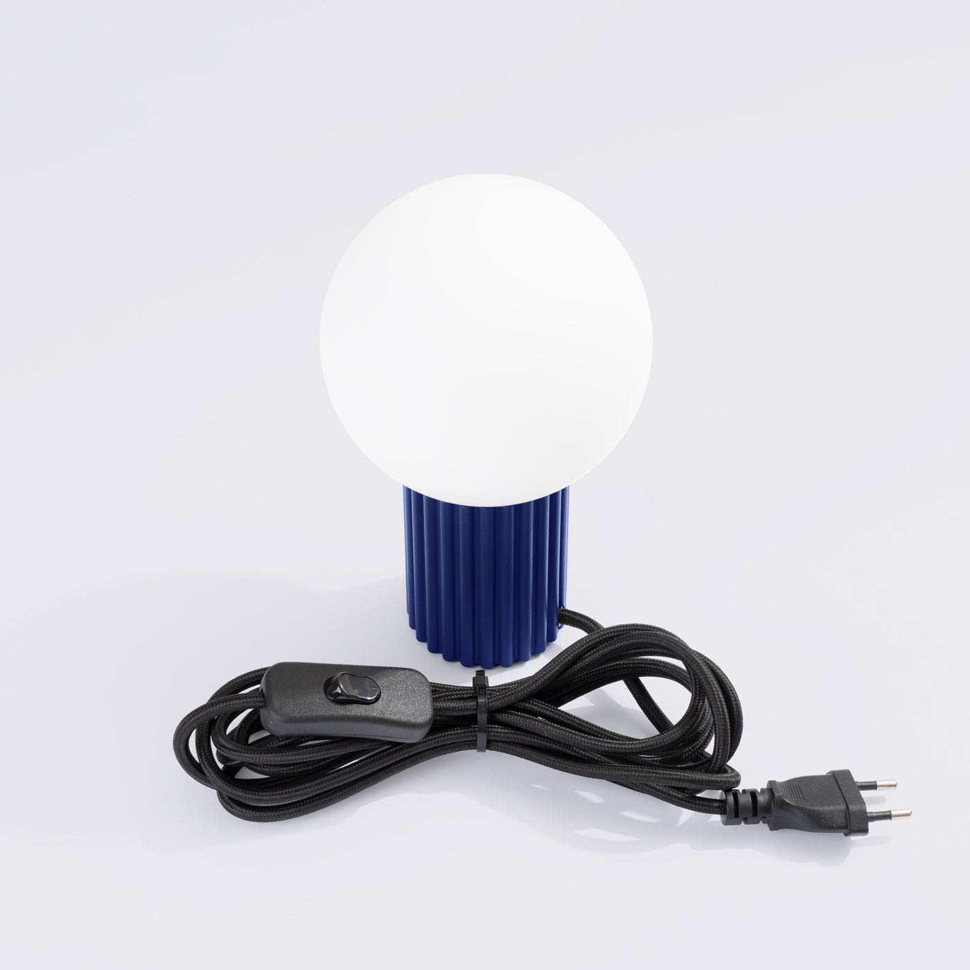 Ultramarinblaue - Schreibtischlampe mit mattiertem