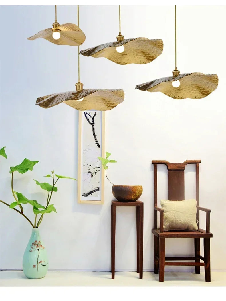 Lucero - Goldene Pendelleuchte im Lotusblatt-Design mit