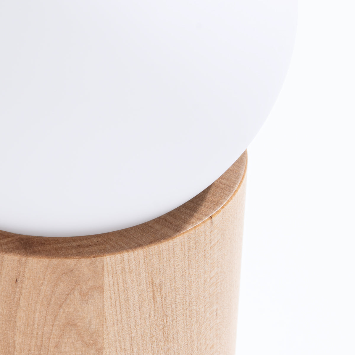 Mirela - Tischleuchte aus Holz, Naturfinish