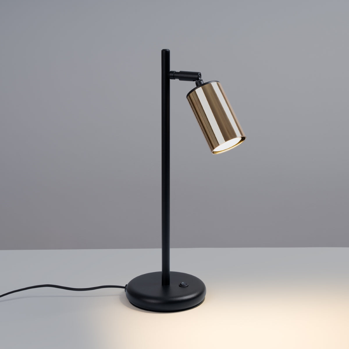 Lumiera - Tischleuchte aus schwarzem/goldenem Stahl
