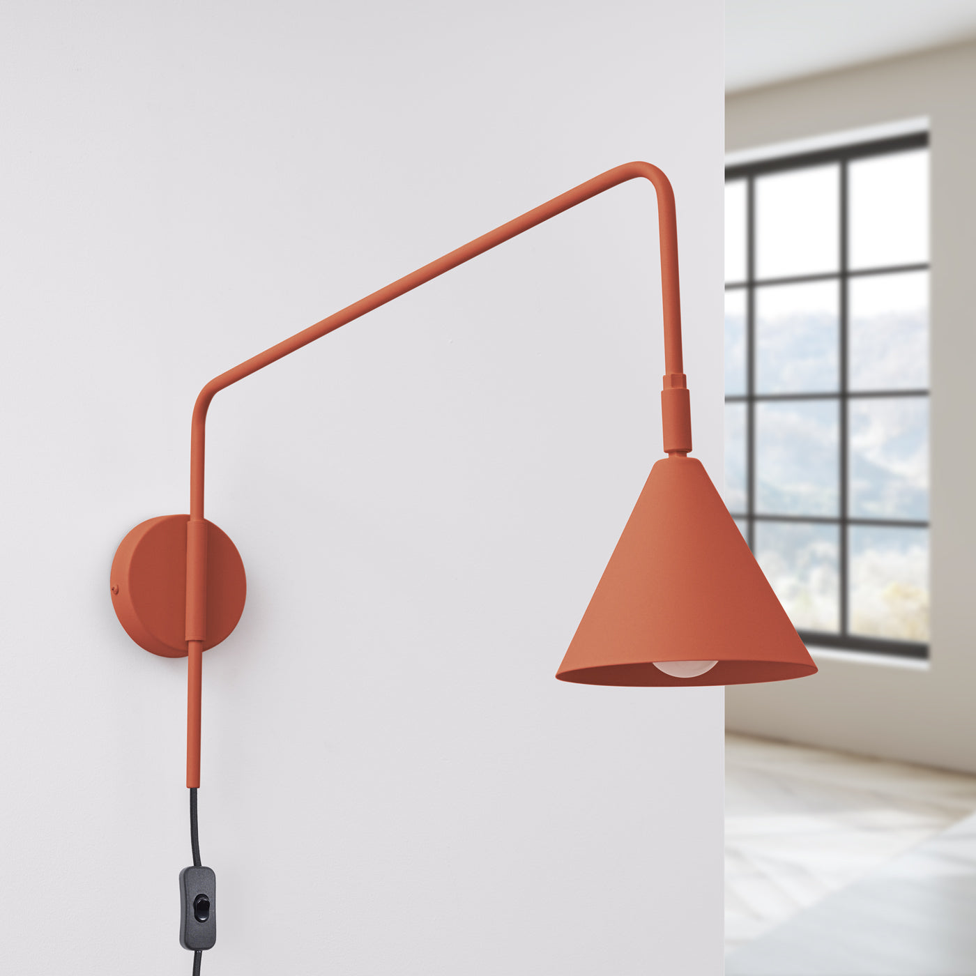 Glinto - Wandleuchte in Rotocker mit langem Stahlarm