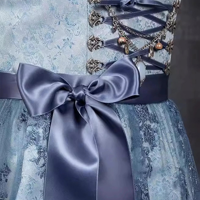 Elegantes Damen-Dirndl mit ausgestelltem Rock