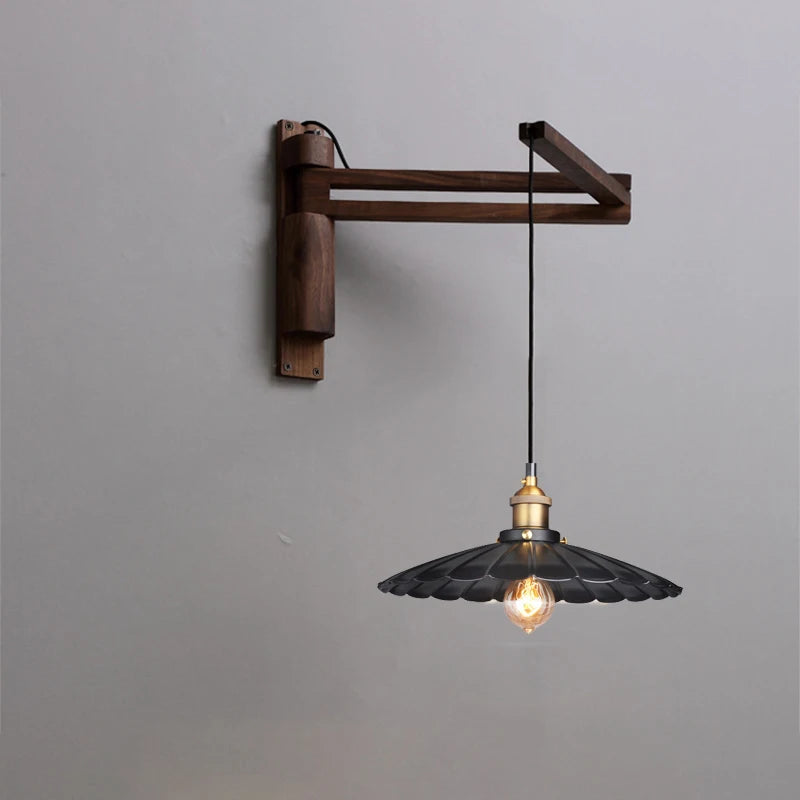 Brio - Wandleuchte aus Holz mit verstellbarem Arm und