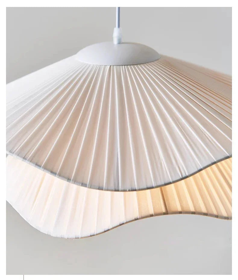 Nordische - LED-Pendelleuchte mit Stoffschirm und