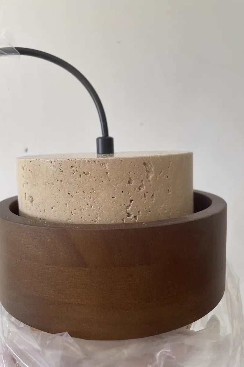 Lumera - Wandleuchte aus Travertin und Holz mit Zugschalter