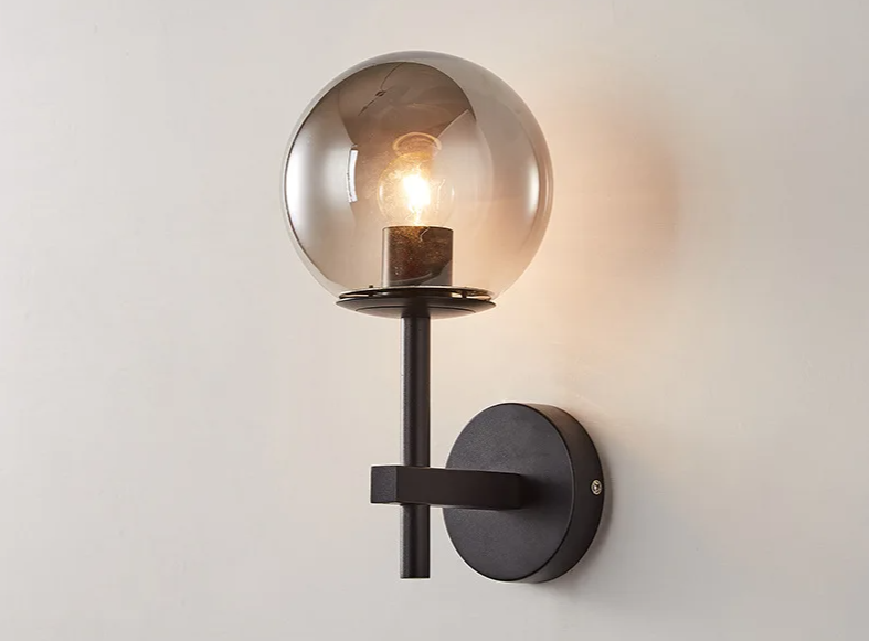 Parietta - LED-Wandleuchte mit Glaskugel