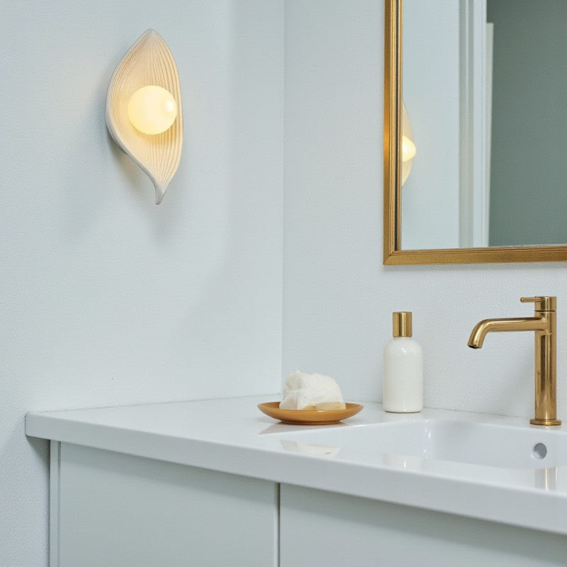 Moderne LED-Wandleuchte für den Innenbereich Ovale Blattform mit dekorativen Kugelbirnen