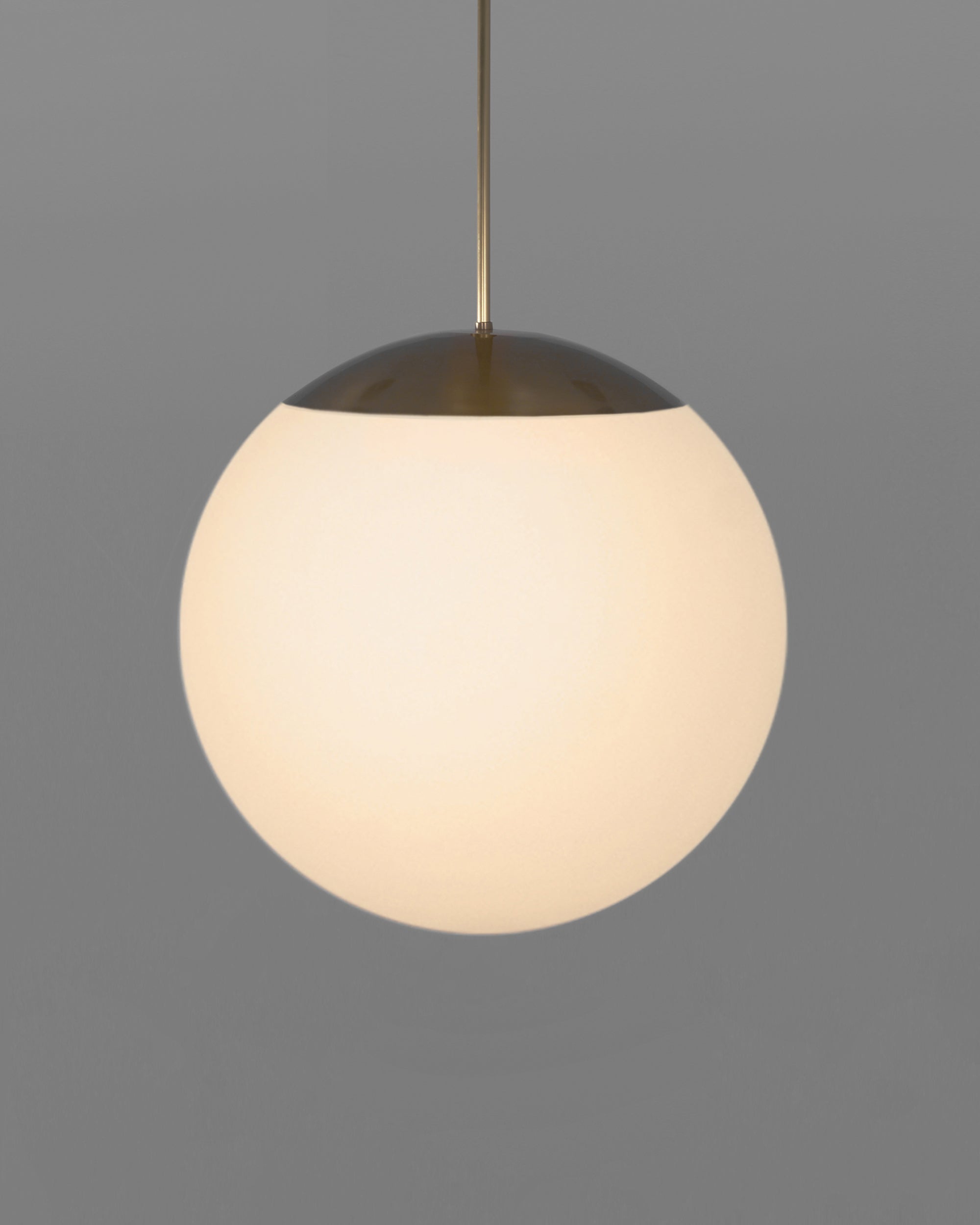 Solara - Pendelleuchte mit Kugelform aus Opalglas