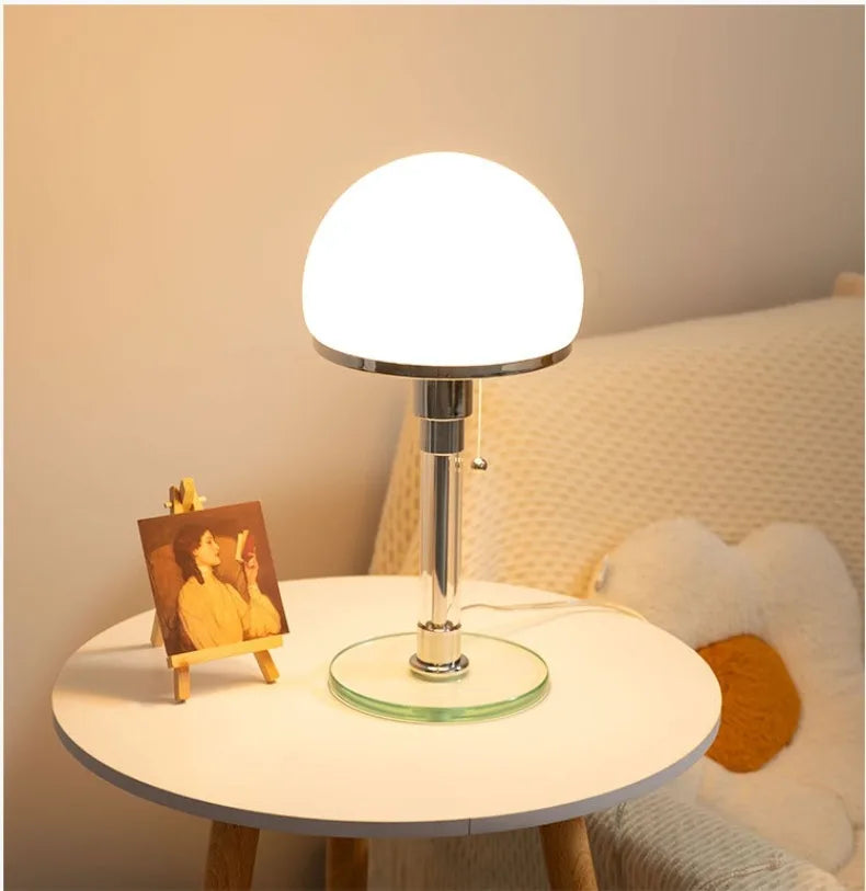 Focalia - Bauhaus Tischlampe mit Mattglaskugel