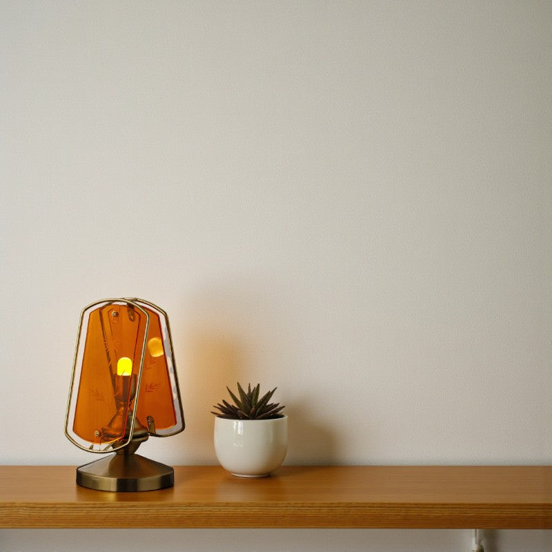 Gravierte Blumen Tischlampe mit künstlerischem Design