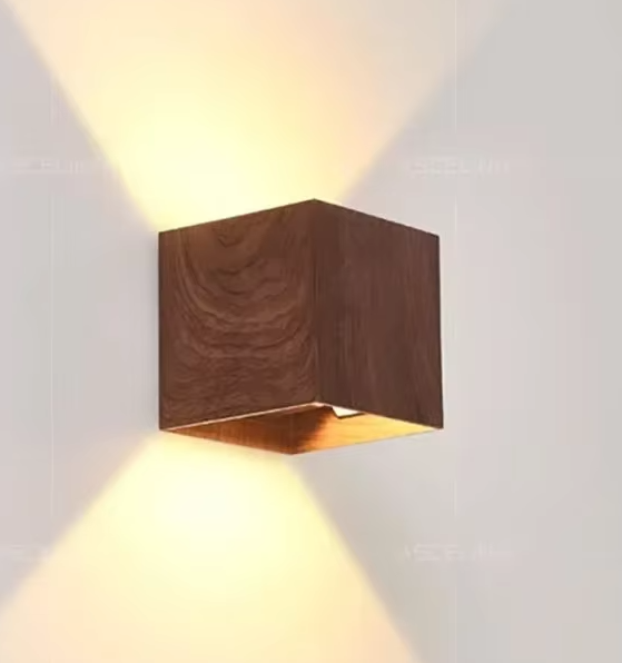 Mureto - Wandleuchte aus Holz, nach oben und unten gerichtet