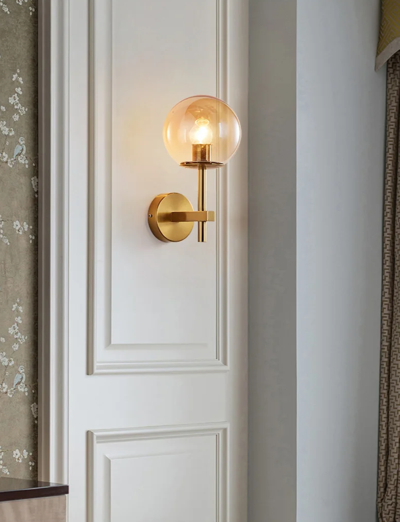 Parietta - LED-Wandleuchte mit Glaskugel