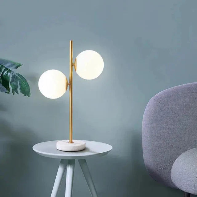 Minimalistische - Tischlampe modern mit warmem Licht