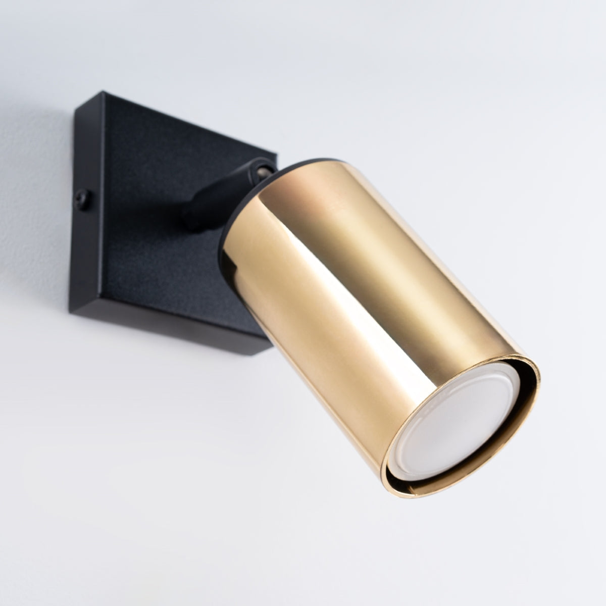 Winx - Wandleuchte, schwarz/gold, aus Stahl