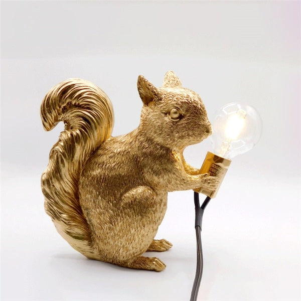 Nordische - Eichhörnchen-Tischleuchte aus Kunstharz