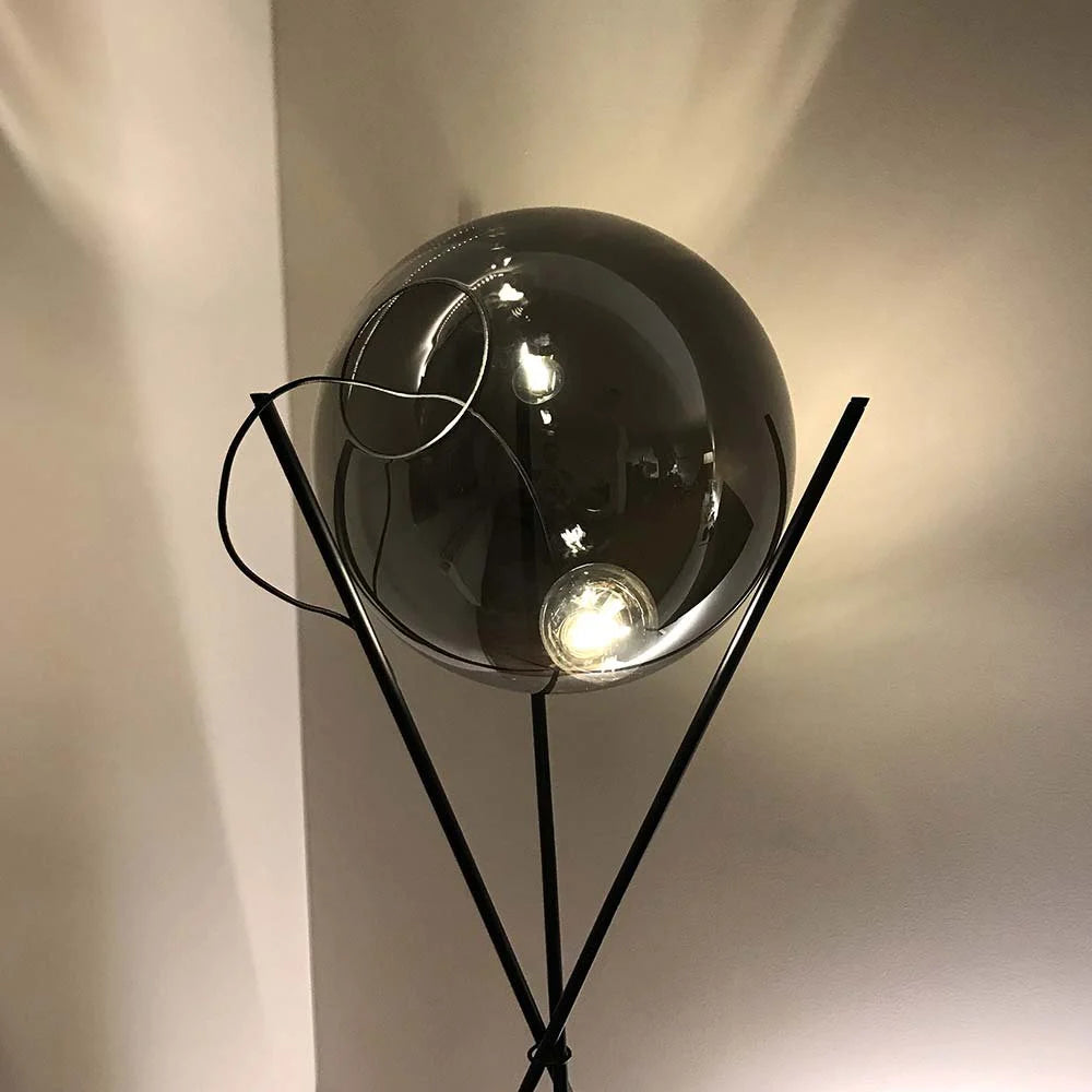 Skapetze - Stehleuchte mit 40 cm großem, rauchfarbenem