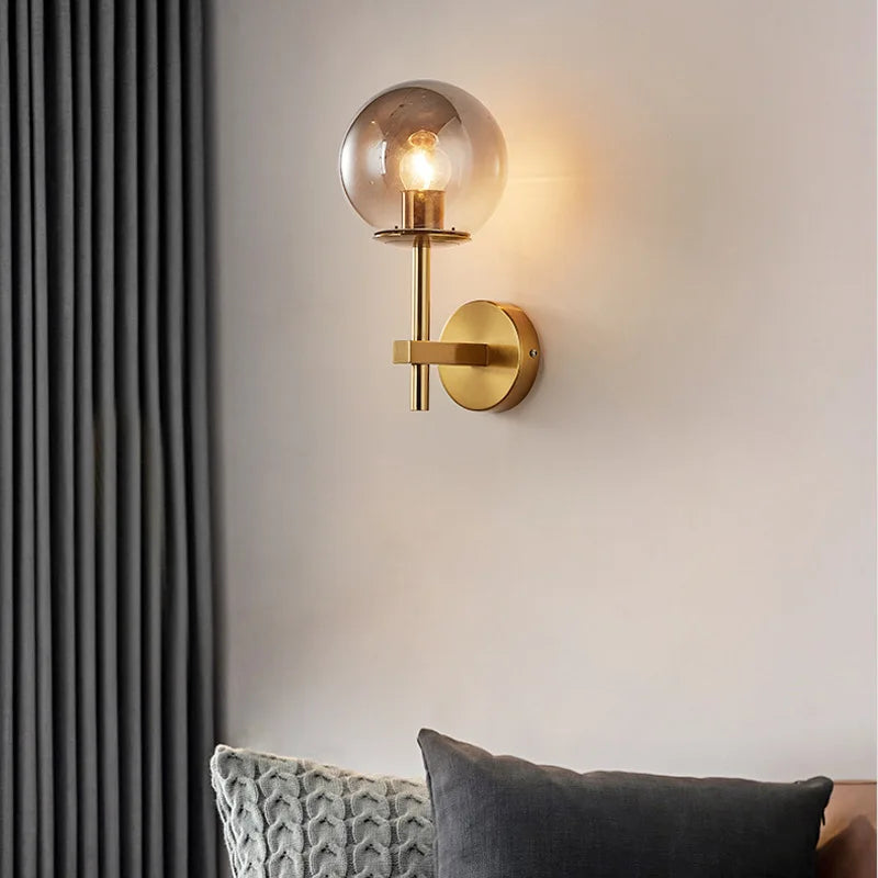 Parietta - LED-Wandleuchte mit Glaskugel