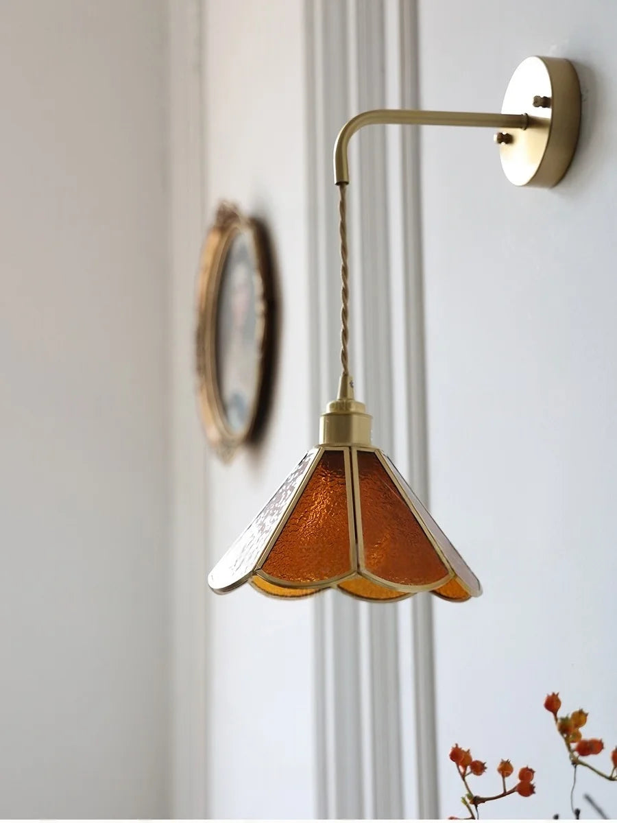 Murio - Tiffany-Glas-Wandleuchte mit Kupferakzenten