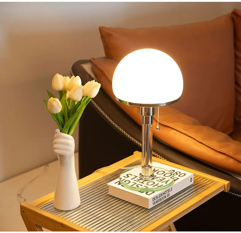Focalia - Bauhaus Tischlampe mit Mattglaskugel