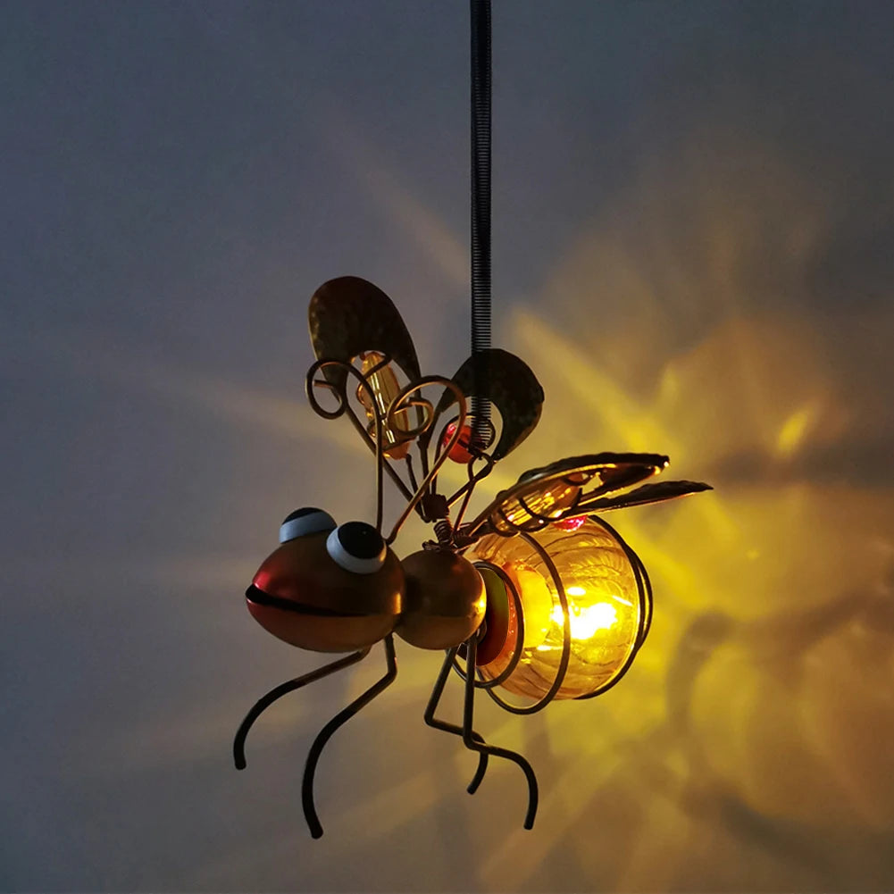 Solara - Solarbetriebene Hängeleuchte im Insekten-Design für