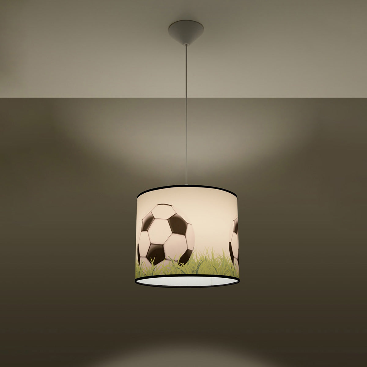 Polara - Kinderzimmer-Hängeleuchte im Fußball-Design