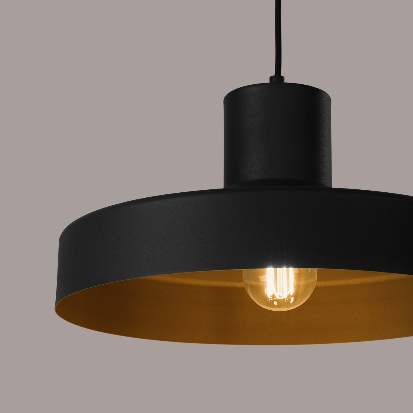 Solara - Schwarze Retro-Pendelleuchte mit rundem Schirm