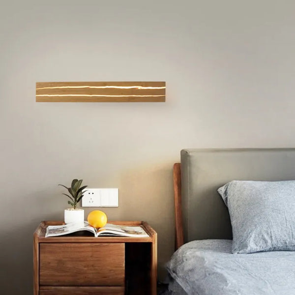 Lumera - LED-Wandleuchte in Holzoptik mit Rissmuster