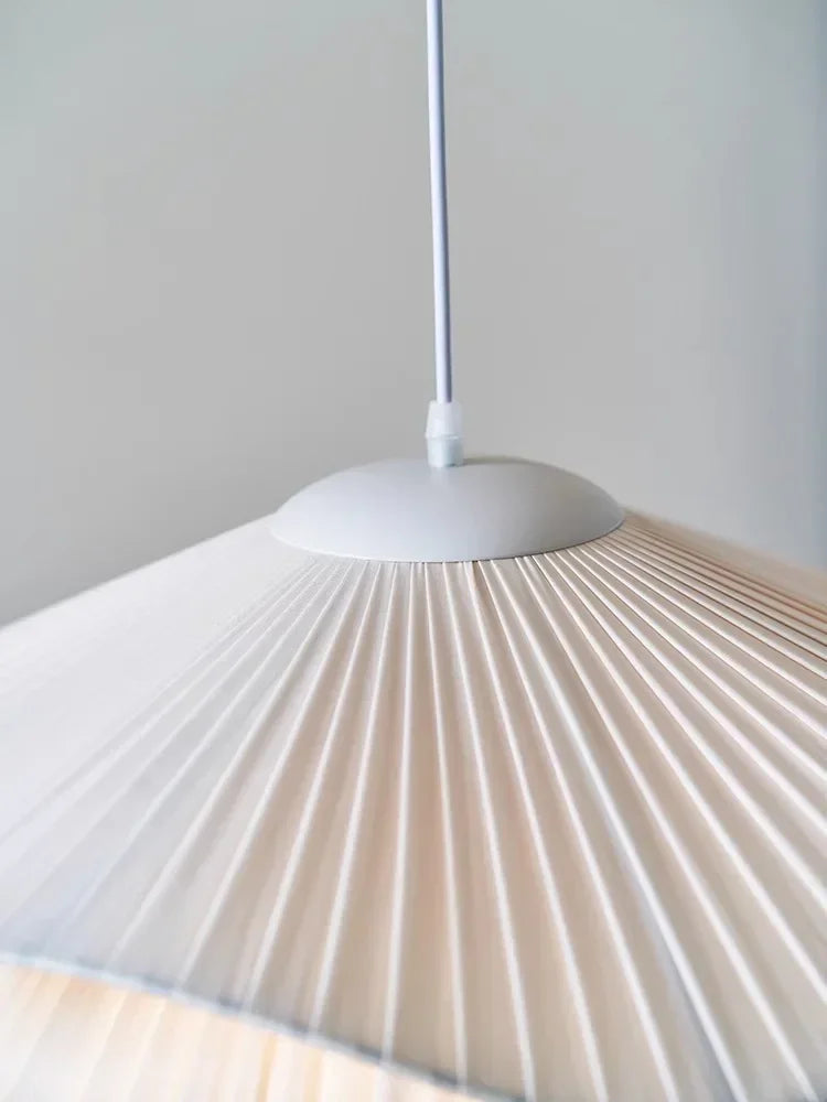 Nordische - LED-Pendelleuchte mit Stoffschirm und