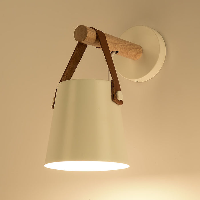 Konische - Wandleuchte aus Holz