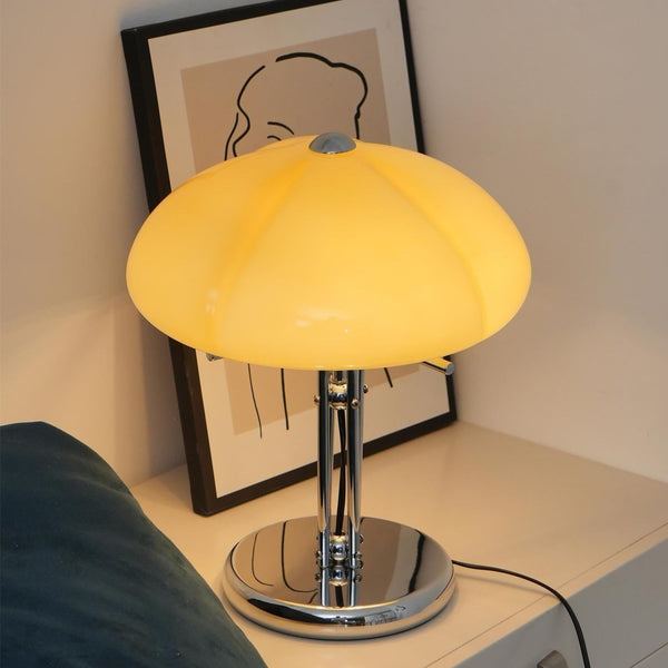 Lino - Bauhaus-Pilz-Tischleuchte mit bernsteinfarbenem