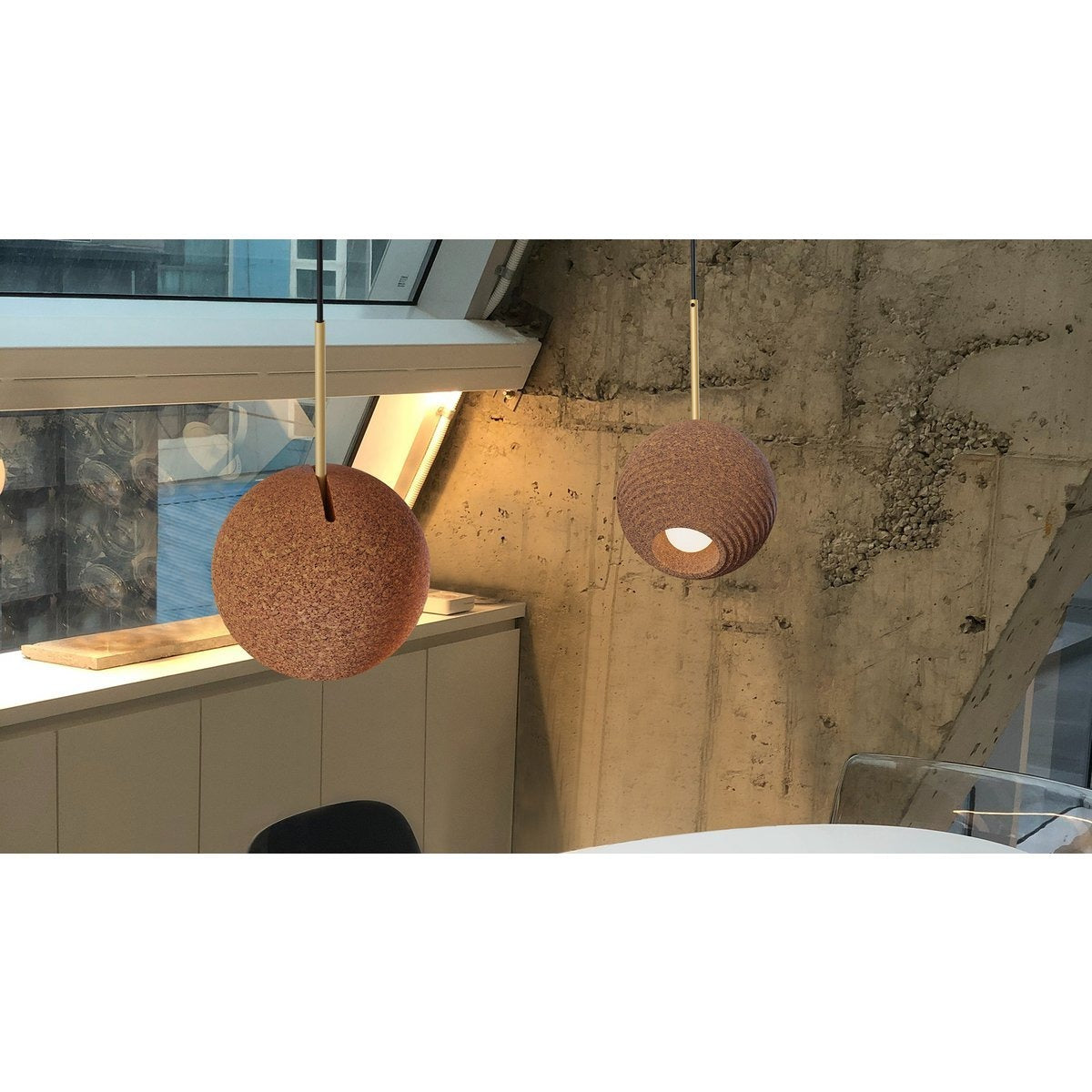 Luxcambra - Kork-Pendelleuchte aus Recyclingmaterialien