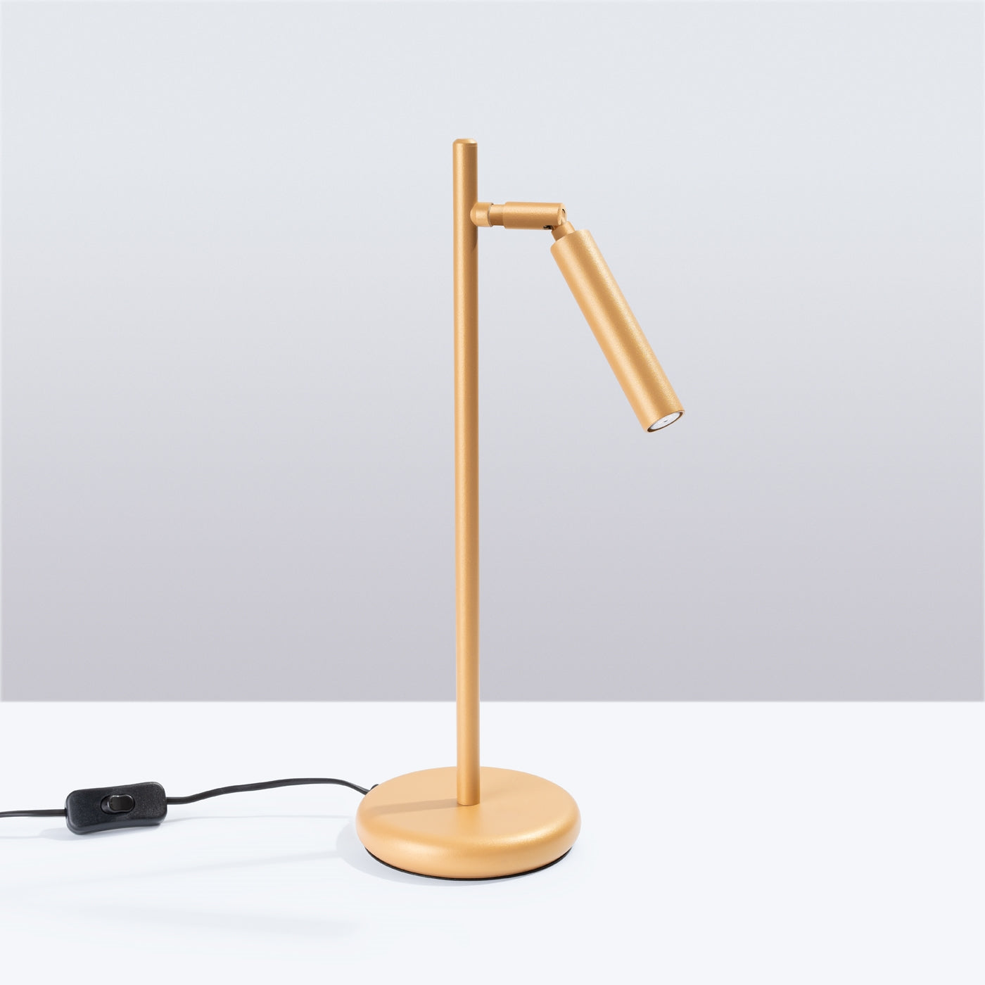 Desko - Tischleuchte aus goldfarbenem Stahl