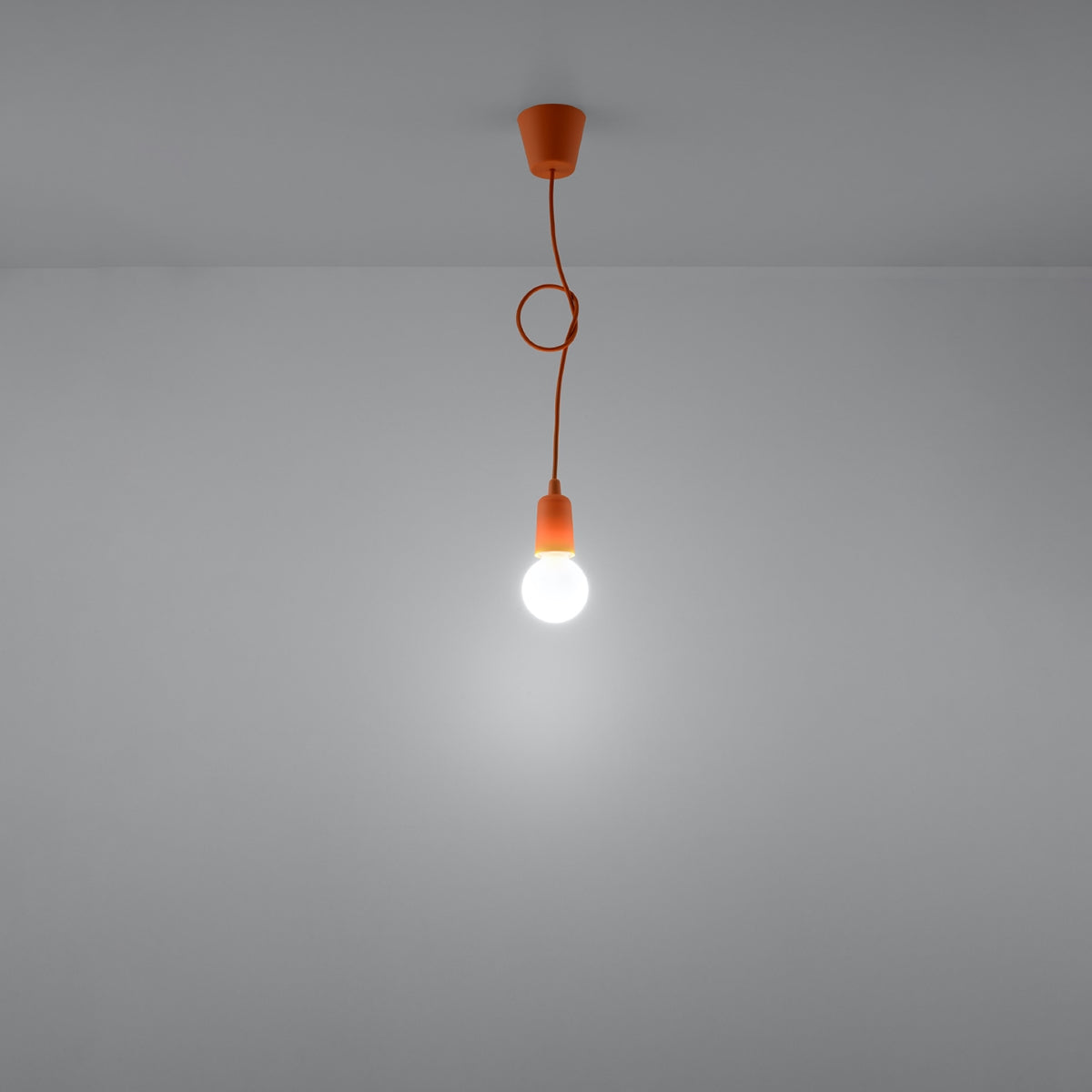 Minimalistische - orangefarbene Pendelleuchte