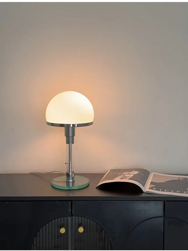 Focalia - Bauhaus Tischlampe mit Mattglaskugel