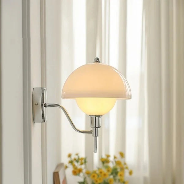 Pilzförmige - Wandleuchte aus cremefarbenem Glas