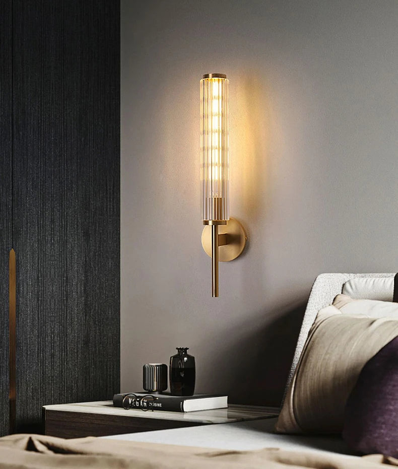 Mureto - Goldene Wandleuchte mit klarem Glasschirm und