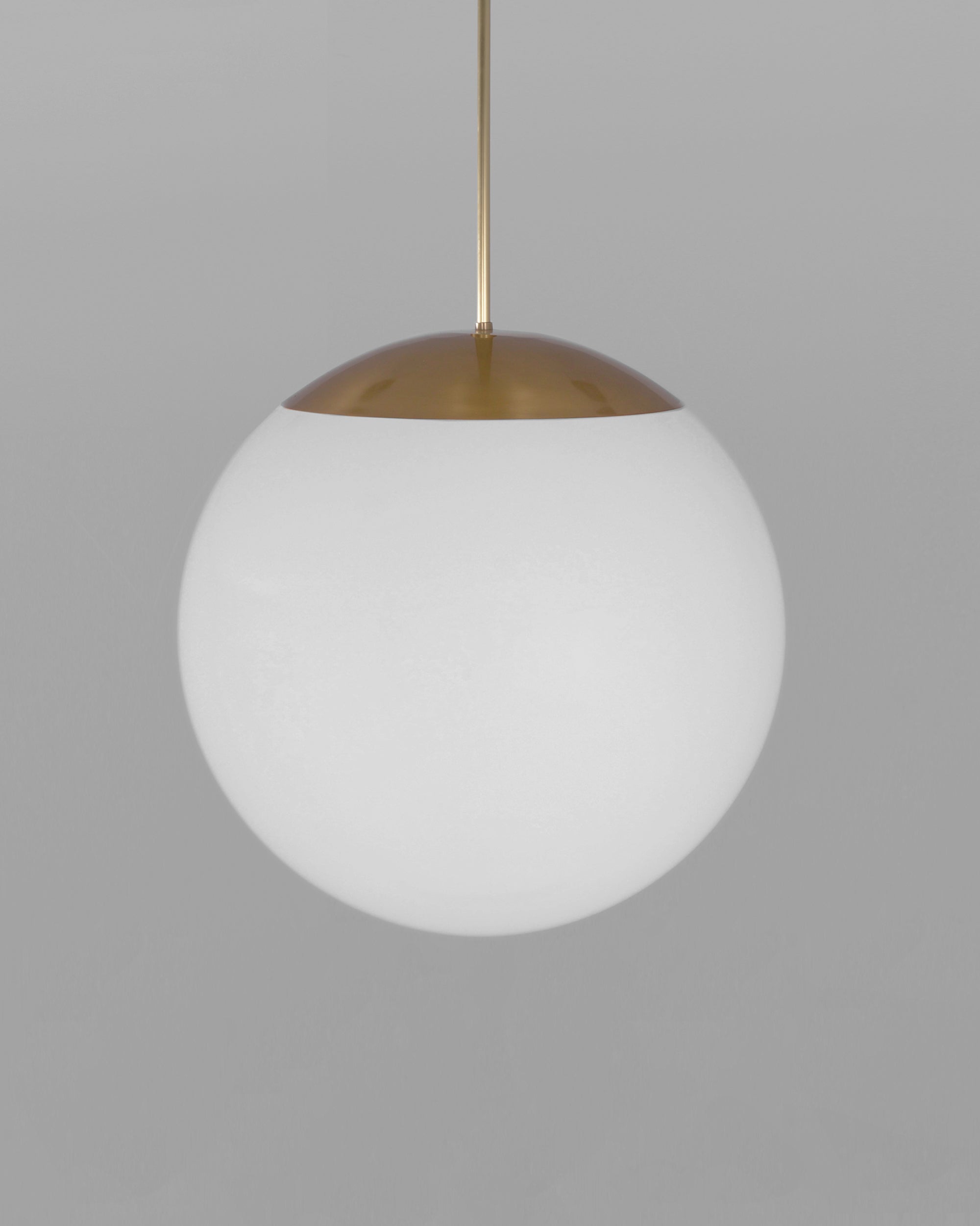 Solara - Pendelleuchte mit Kugelform aus Opalglas