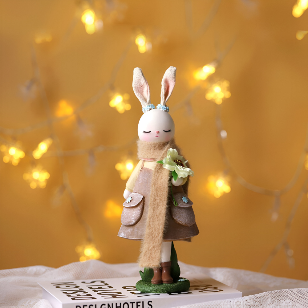 Oster - Elegante Oster Hasenfigur aus Harz mit Kleid & Blume