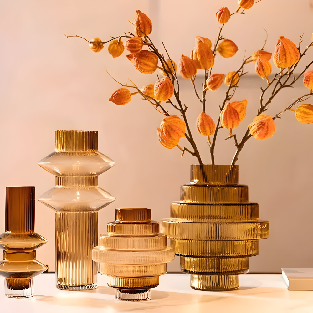 Elegante Amberglas-Vase - Zeitgenössisches Dekorationsstück für stilvolle Wohnräume