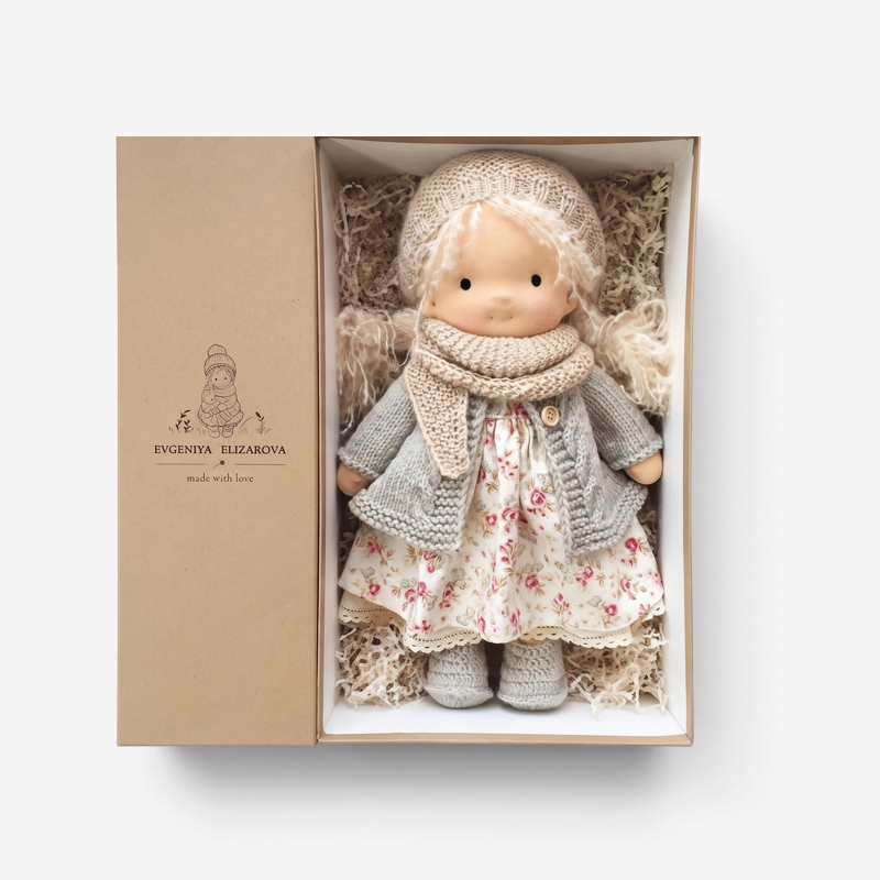 TaleSprout - Handgefertigte Waldorf-Puppe aus Weichen Naturmaterialien