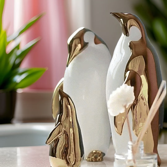 Penguin Charm - Goldene Keramik Pinguin Skulptur für Schicke Innenräume