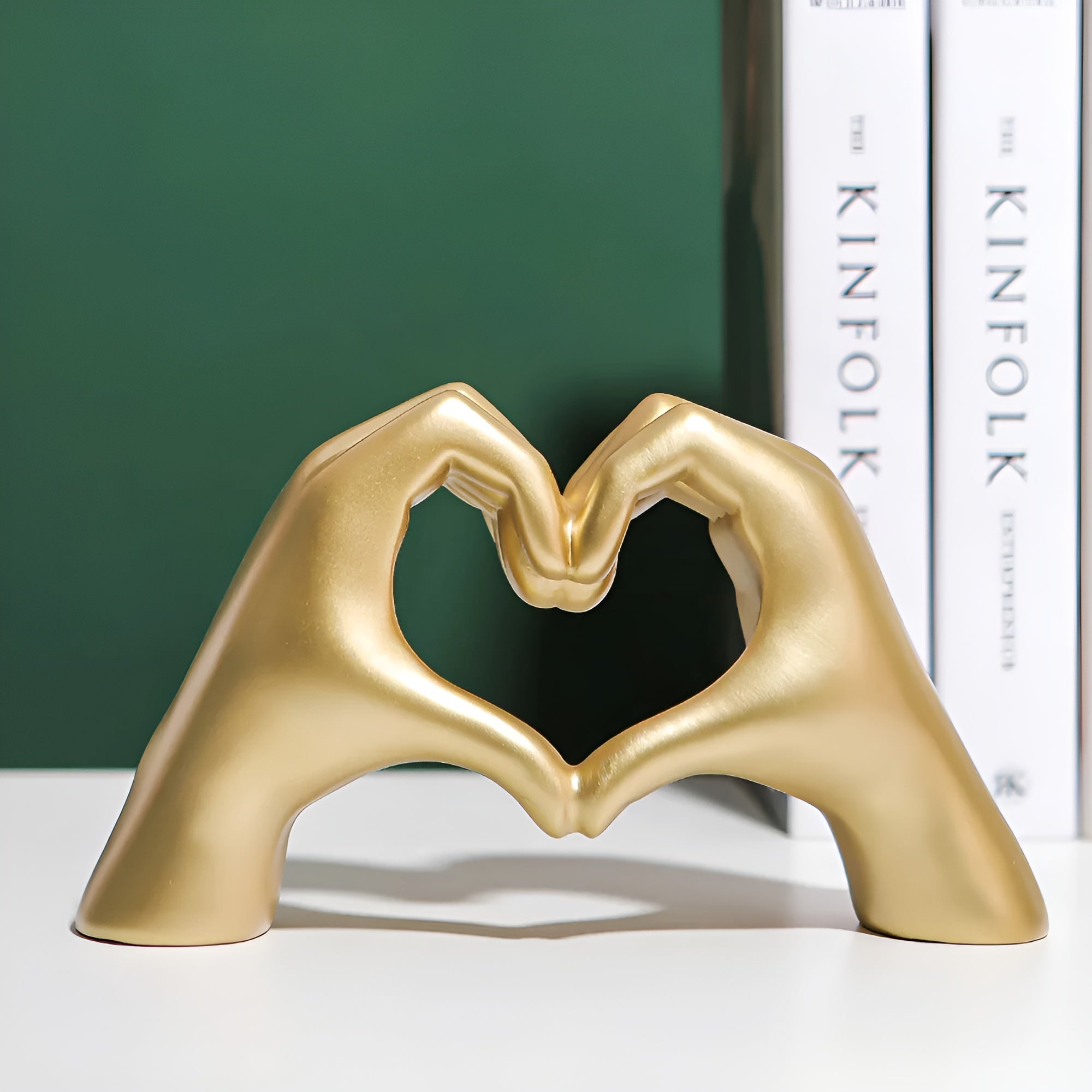 Sculpted - Love - Hand-Skulptur Liebe aus Harz 25x14x9 cm