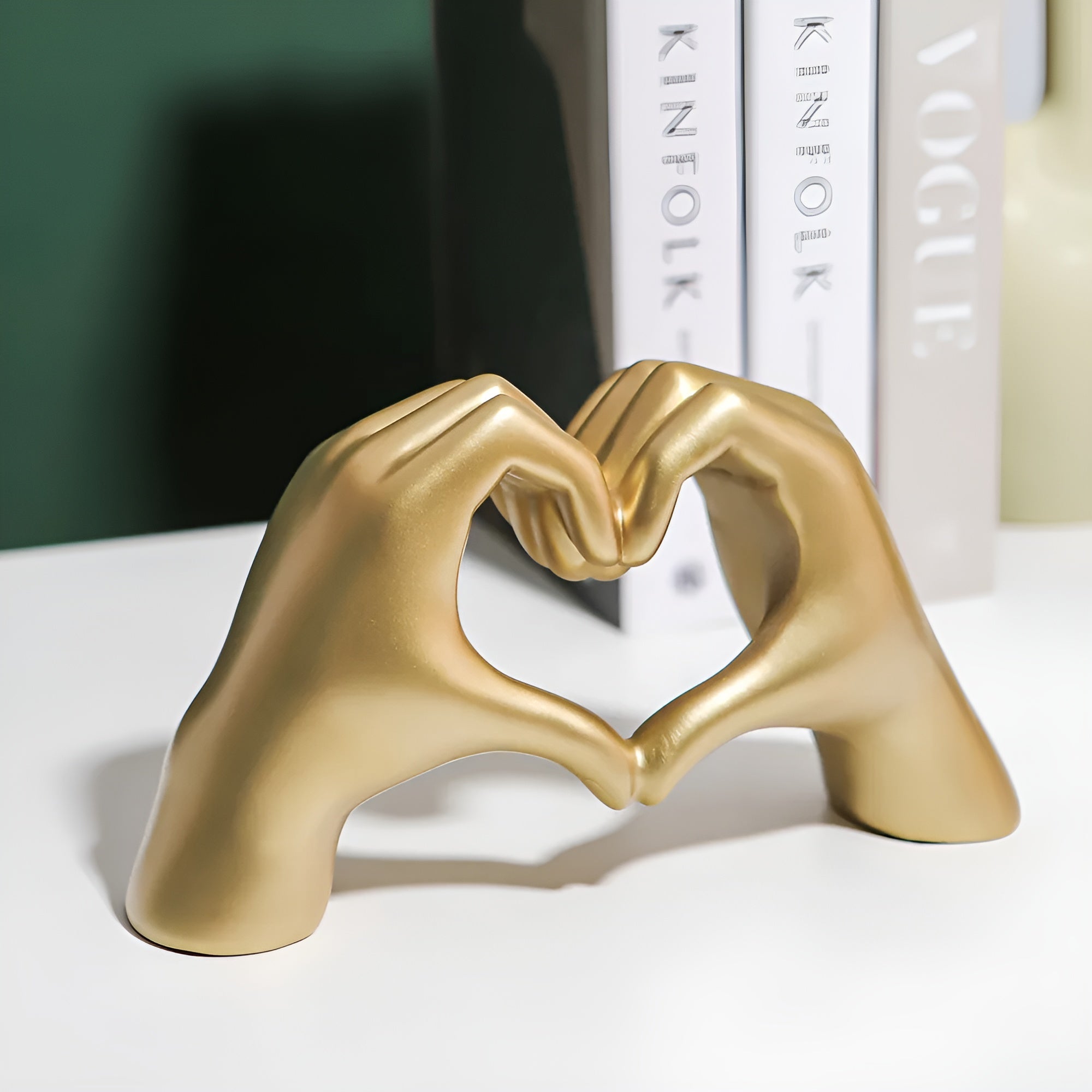 Sculpted - Love - Hand-Skulptur Liebe aus Harz 25x14x9 cm