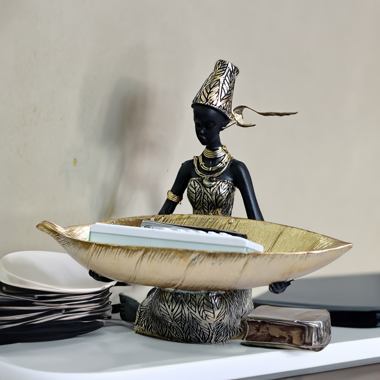 SmartArt - Schlüsselhalter Skulptur Frauenfigur aus