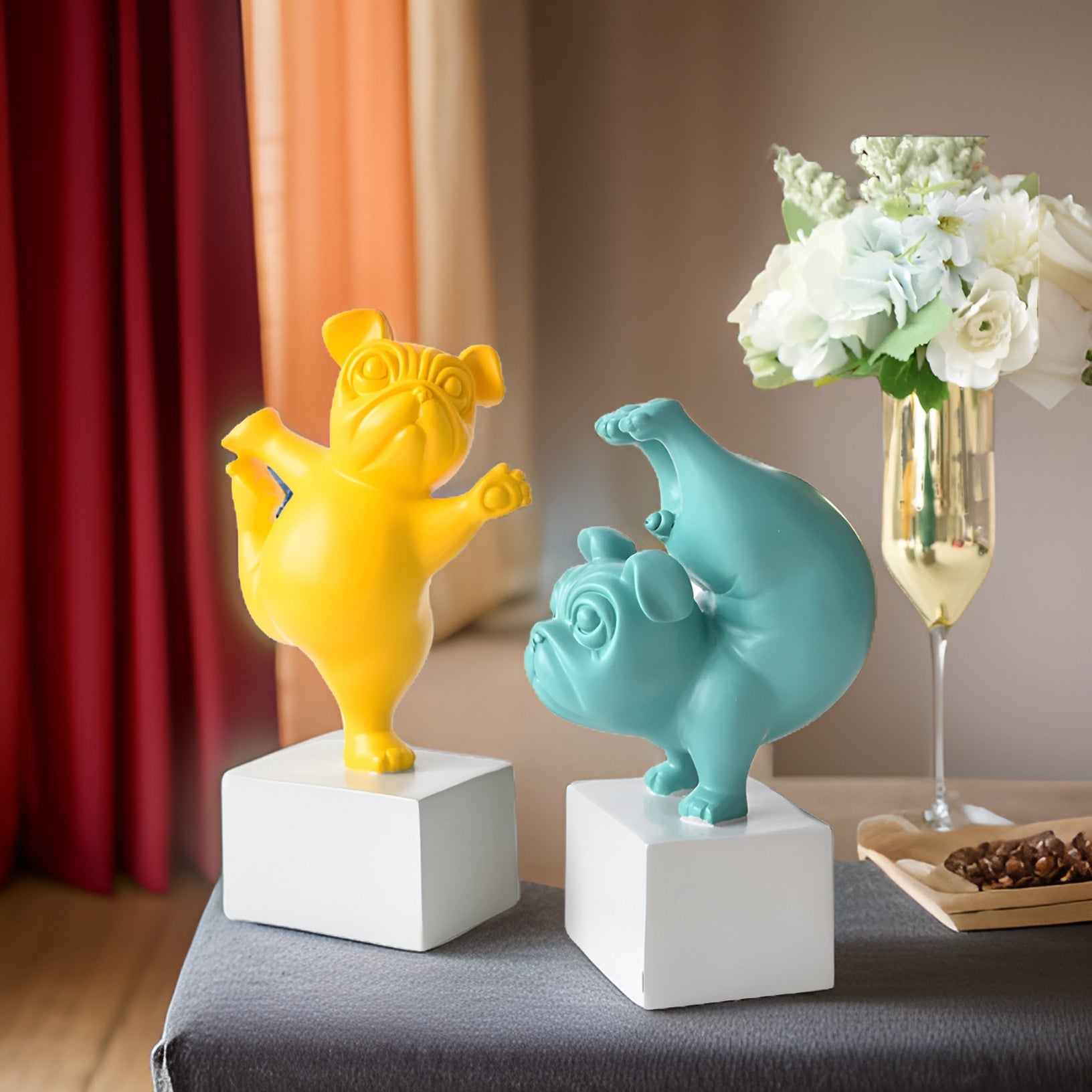 Yoga - Paws - Yoga Bulldogge Figur aus Kunstharz 23–26 cm