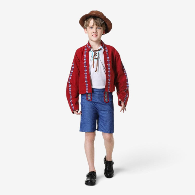 Traditionelles Trachtenoutfit für Jungen mit Hut